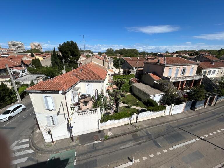 Studio Cosy Avec Clim Et Terrasse Ideal Couple Avignon