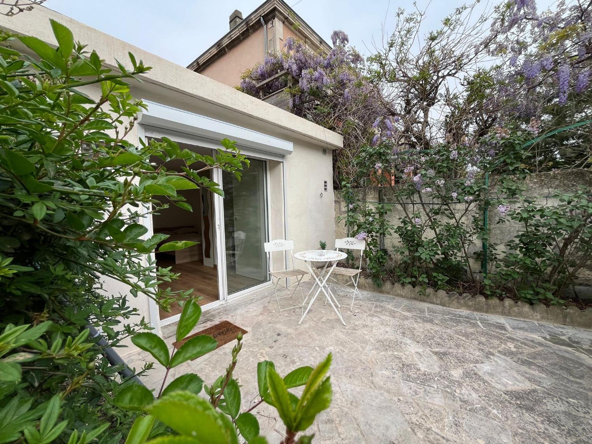 Studio Cosy Avec Clim Et Terrasse Ideal Couple * Avignon