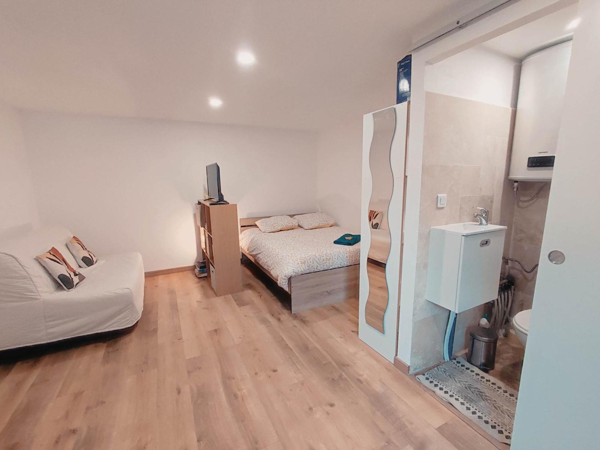 Studio Cosy Avec Clim Et Terrasse Ideal Couple * Avignon