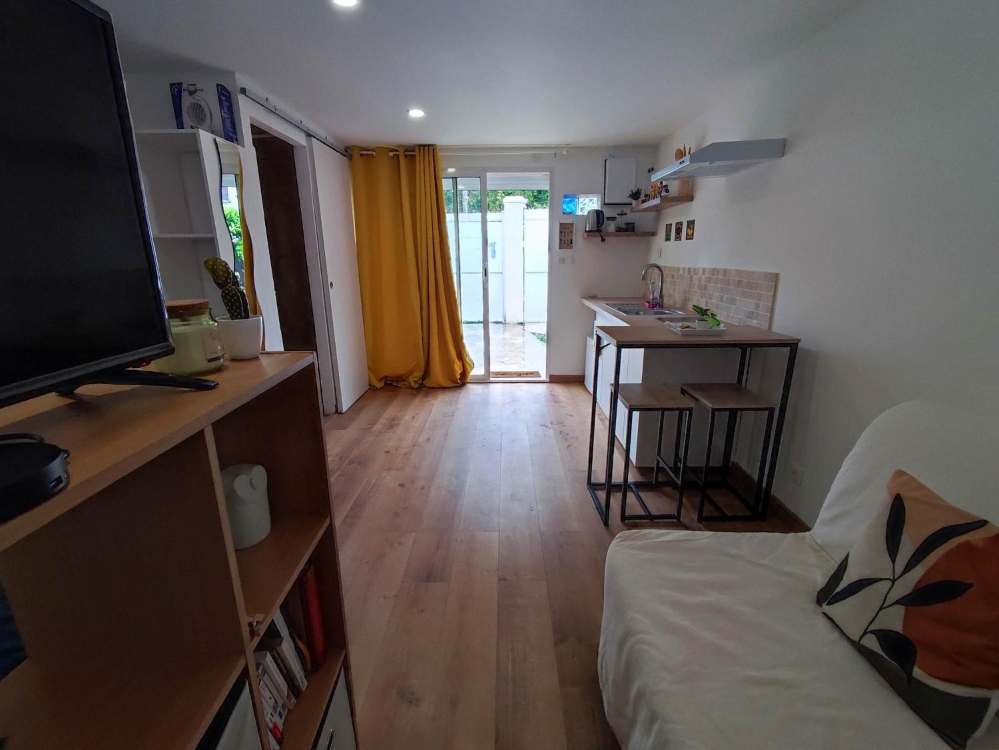 Studio Cosy Avec Clim Et Terrasse Ideal Couple Avignon