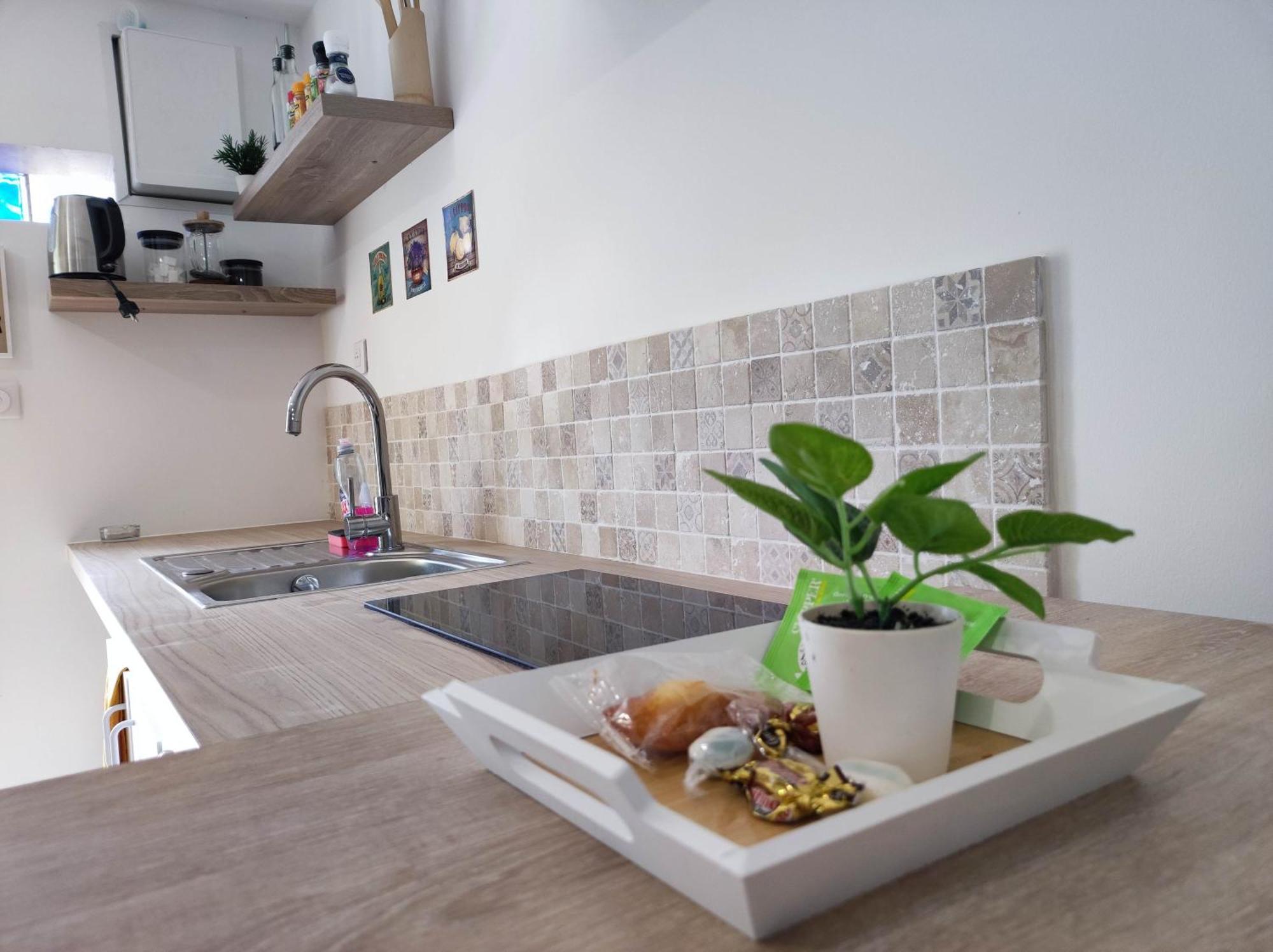 Studio Cosy Avec Clim Et Terrasse Ideal Couple * Avignon